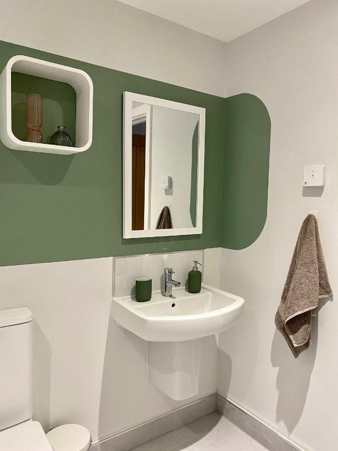 Modern Apartment In Central Quiet York With Free Parking - Contemporary New Building Extérieur photo